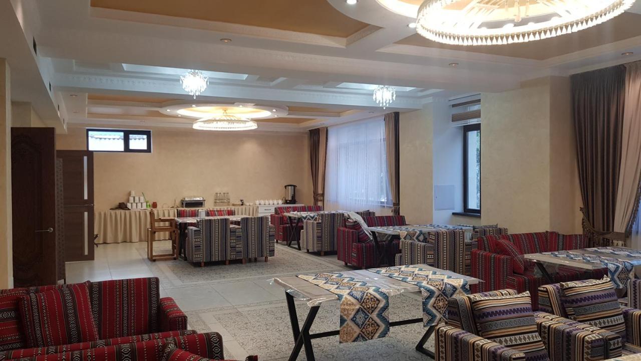 Nomad Hotel Bishkek Halal Exteriör bild