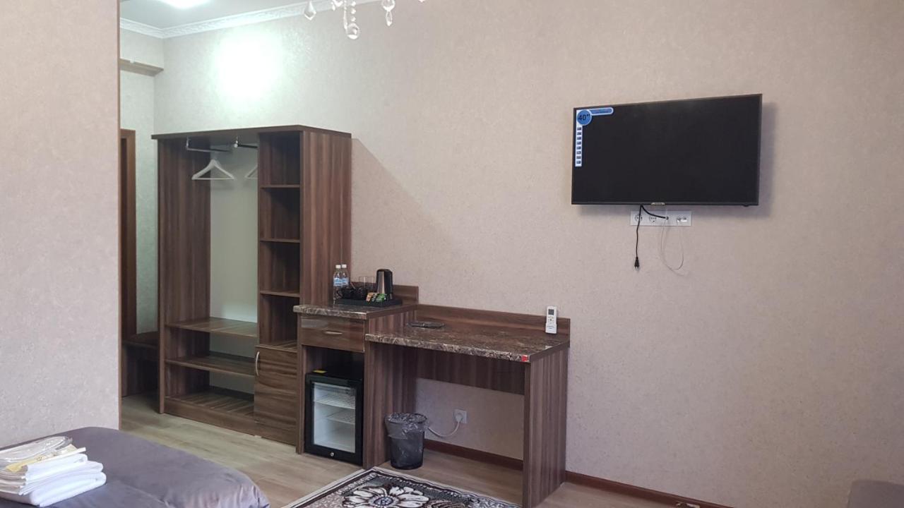 Nomad Hotel Bishkek Halal Exteriör bild