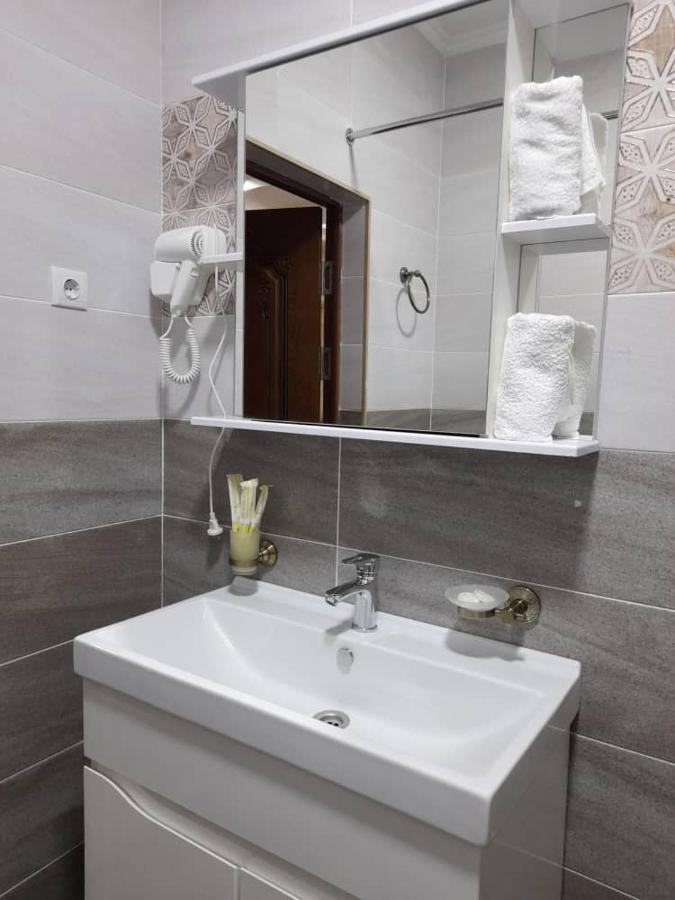 Nomad Hotel Bishkek Halal Exteriör bild