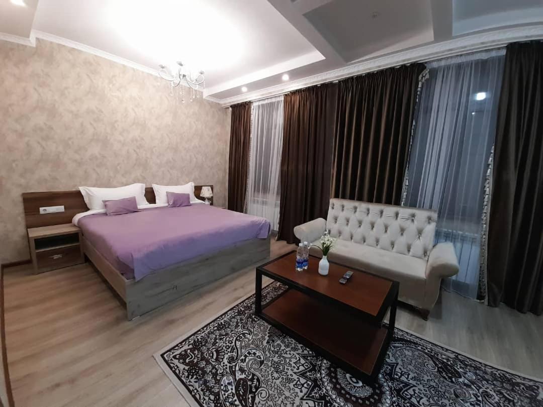Nomad Hotel Bishkek Halal Exteriör bild