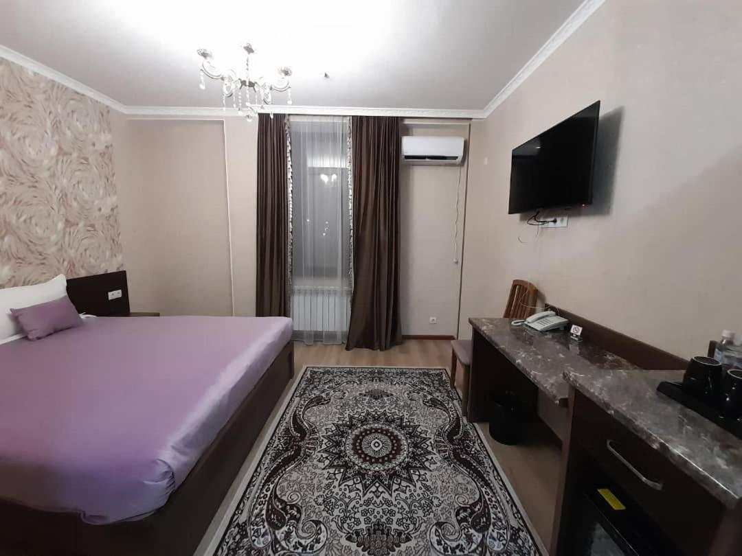 Nomad Hotel Bishkek Halal Exteriör bild
