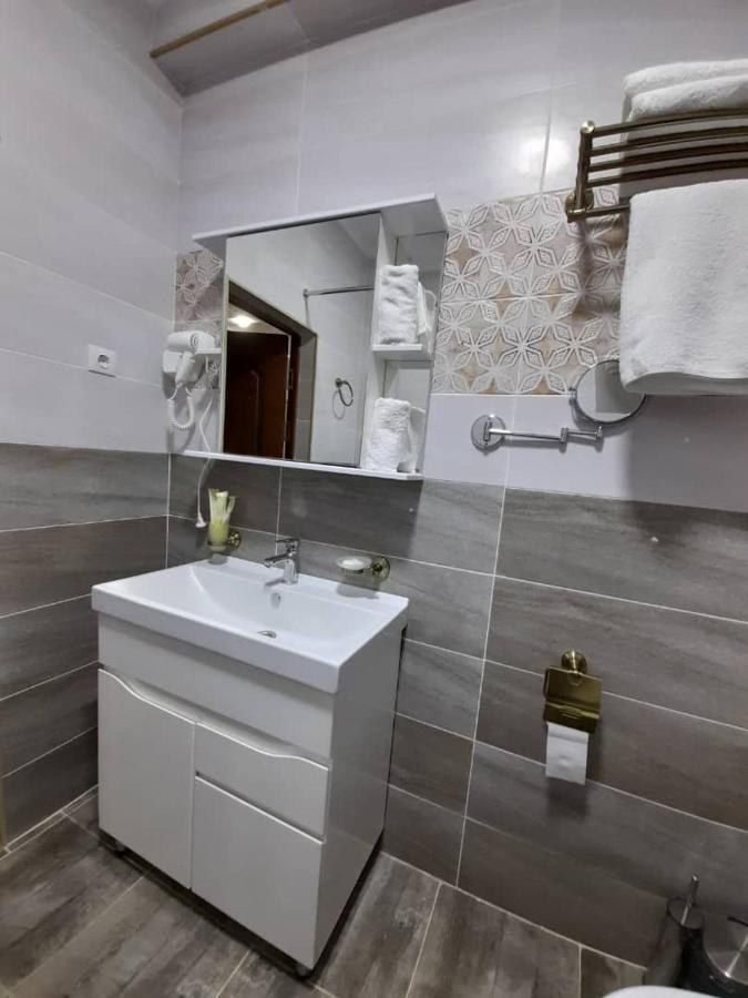 Nomad Hotel Bishkek Halal Exteriör bild