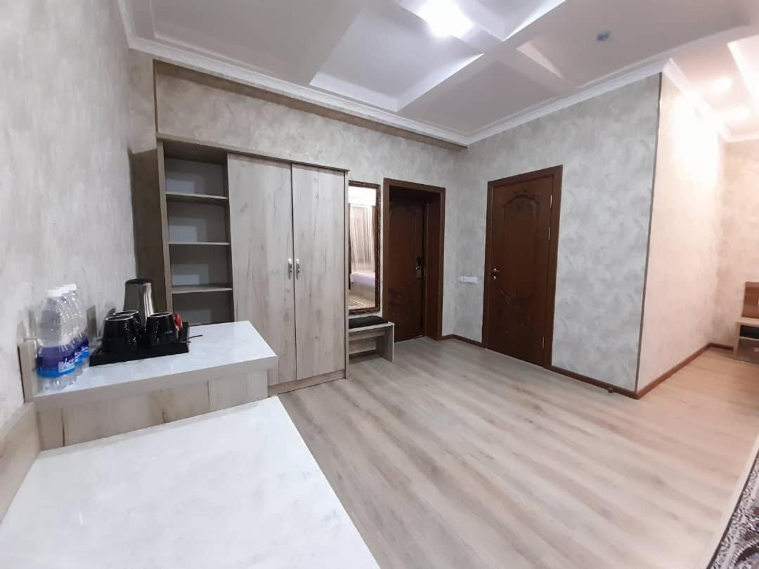 Nomad Hotel Bishkek Halal Exteriör bild